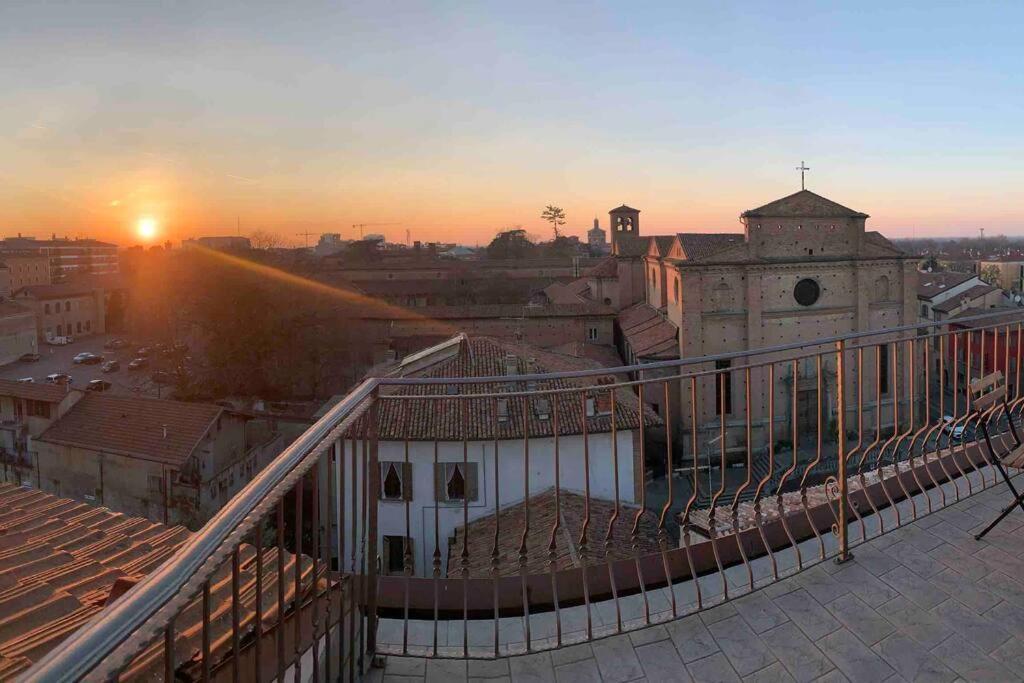 Ferienwohnung Mansarda Con Vista In Centro A Piacenza Exterior foto
