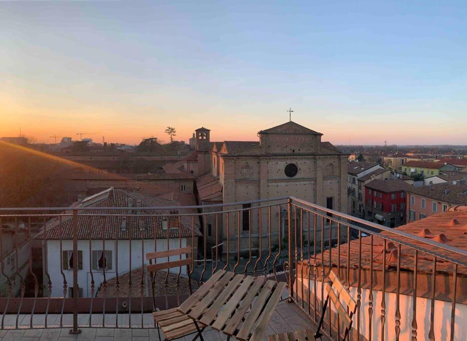 Ferienwohnung Mansarda Con Vista In Centro A Piacenza Exterior foto
