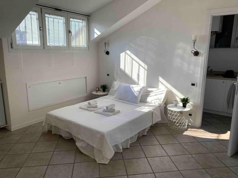 Ferienwohnung Mansarda Con Vista In Centro A Piacenza Exterior foto