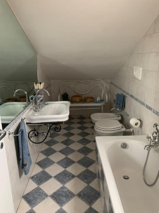Ferienwohnung Mansarda Con Vista In Centro A Piacenza Exterior foto